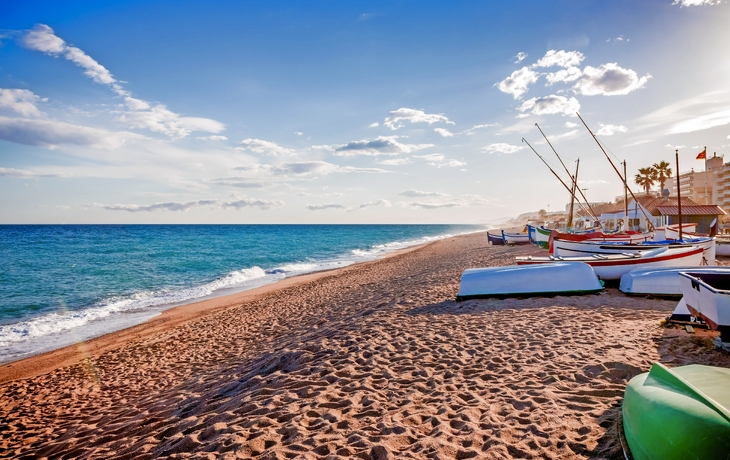 Boote am Sandstrand von Pineda De Mar