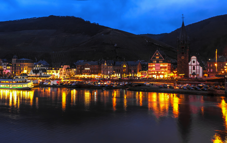 Festbeleuchtung in Bernkastel-Kues zur Weihnachtszeit